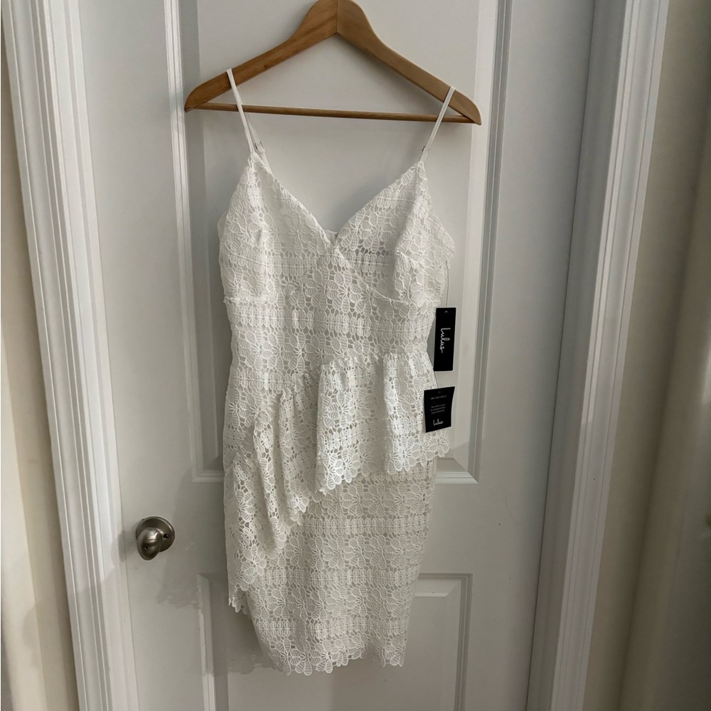 Lulus White Lace Peplum Feminine Dress S NWT - Picture 3 of 7